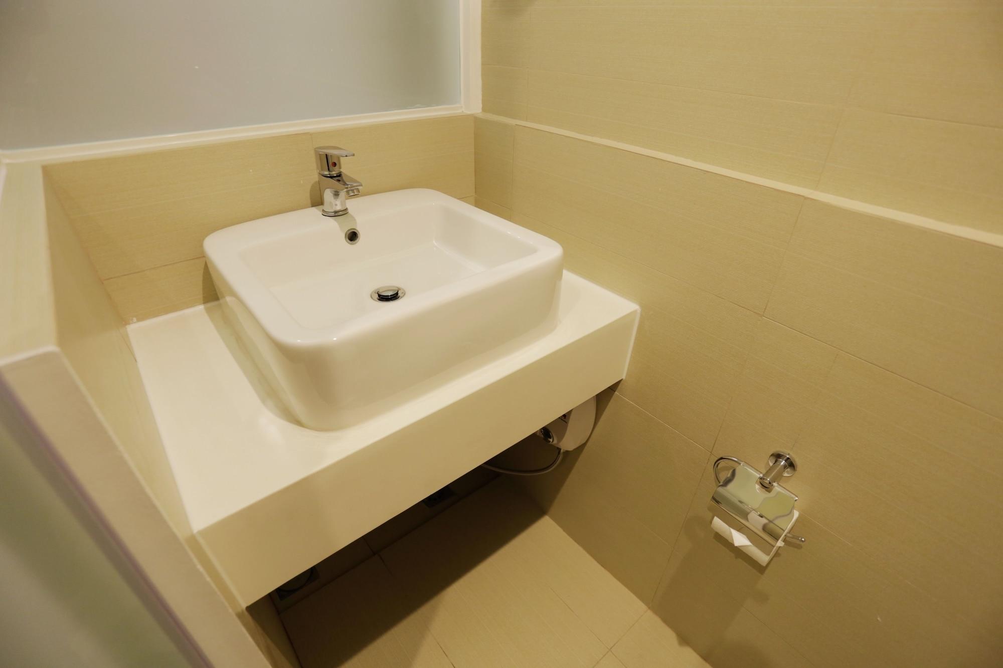Go Hotels Timog Quezon City Exterior foto