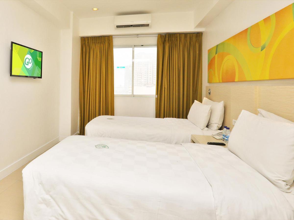 Go Hotels Timog Quezon City Exterior foto