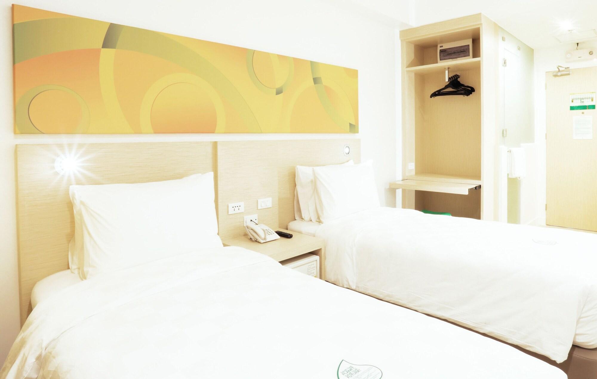 Go Hotels Timog Quezon City Exterior foto