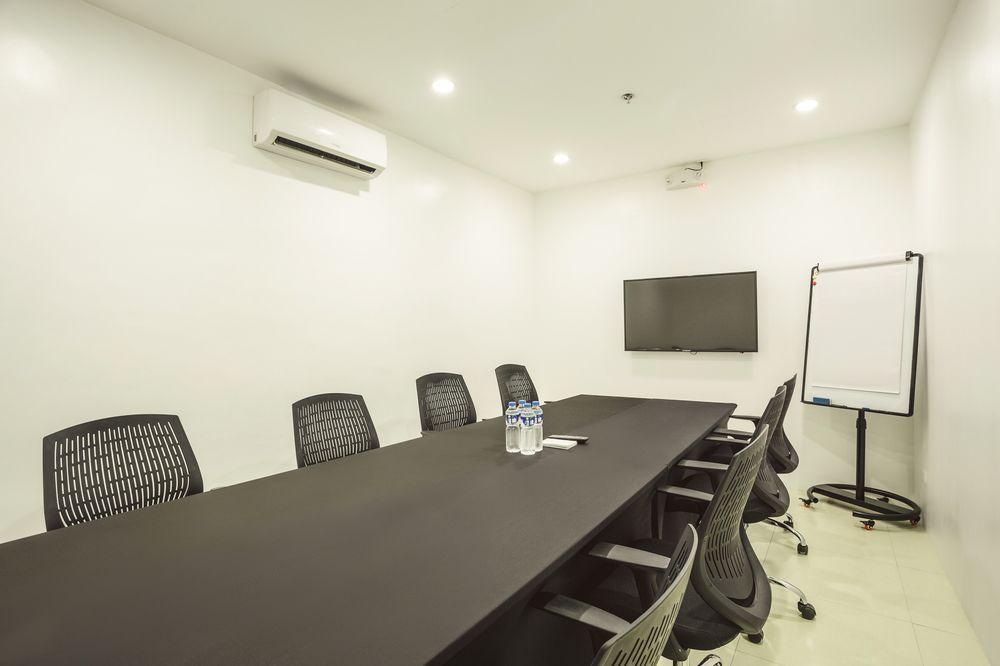 Go Hotels Timog Quezon City Exterior foto